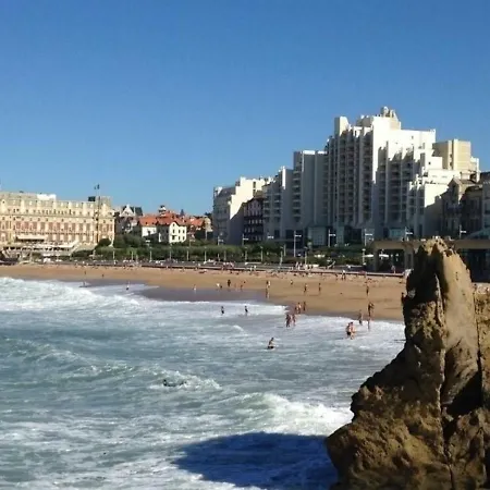 Apartment Gardague 1 : Studio Moderne Et Coquet Au Coeur De A 5min A Pied Des Plages Biarritz